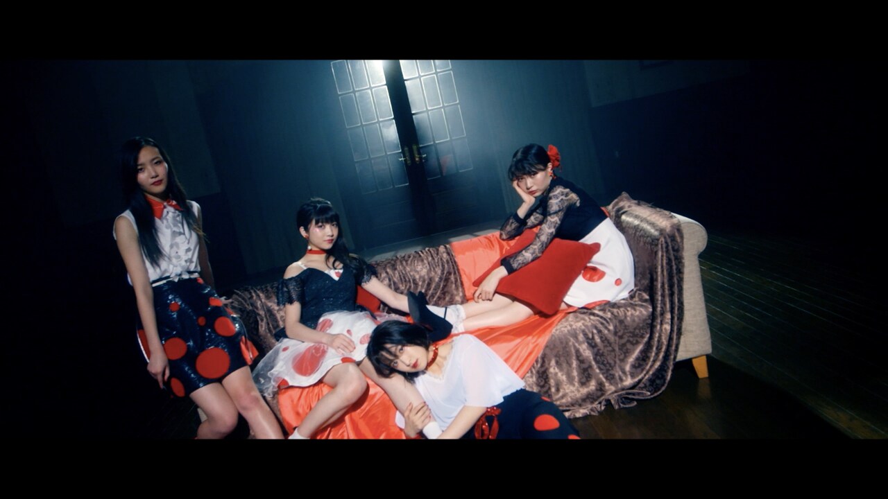 東京女子流が“陰と陽”の二面性を表現した「kissはあげない」MV