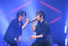 左からTERU（GLAY）、阿信（Mayday）。（Photo by Viola Kam [V'z Twinkle]）