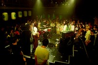 羊文学によるライブの様子。（写真提供：スポティファイ）