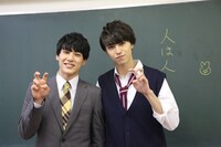 “けだピ”をするユースケとタカシ。