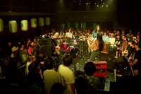 カネコアヤノによるライブの様子。（写真提供：スポティファイ）