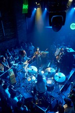 カネコアヤノによるライブの様子。（写真提供：スポティファイ）