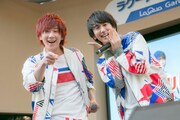 左から春斗、末吉9太郎。(撮影:牛島康介)