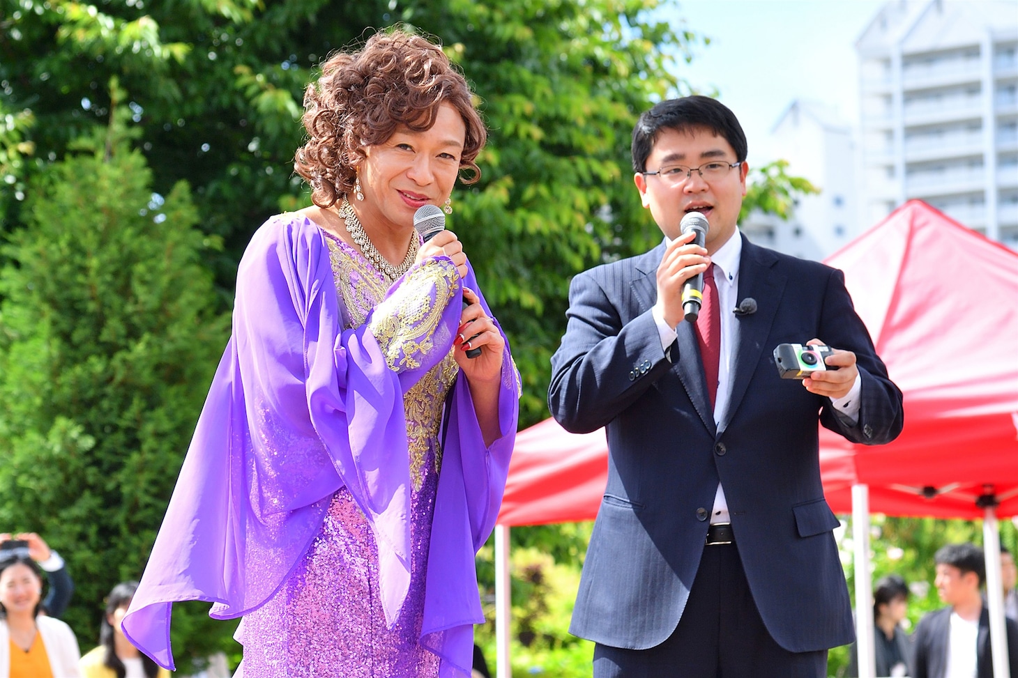 左から島茂子、福島暢啓アナウンサー。 (c)MBS