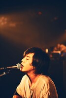 小池貞利（Vo, G / teto）（撮影：作永裕範）