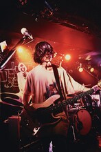 佐藤健一郎（B, Cho）（撮影：作永裕範）