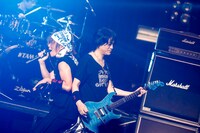 「GRANRODEO LIVE 2018 e-ZUKA 十日町凱旋 ロデオごったく ～あささささ、ごーぎだどもあちこたねぇすけこらっしゃい！～」5月19日公演の様子。（撮影：キセキミチコ）