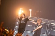 「GRANRODEO LIVE 2018 e-ZUKA 十日町凱旋 ロデオごったく ～あささささ、ごーぎだどもあちこたねぇすけこらっしゃい！～」5月19日公演の様子。（撮影：キセキミチコ）