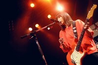 岩淵紗貴（Vo, G）（撮影：後藤壮太郎）