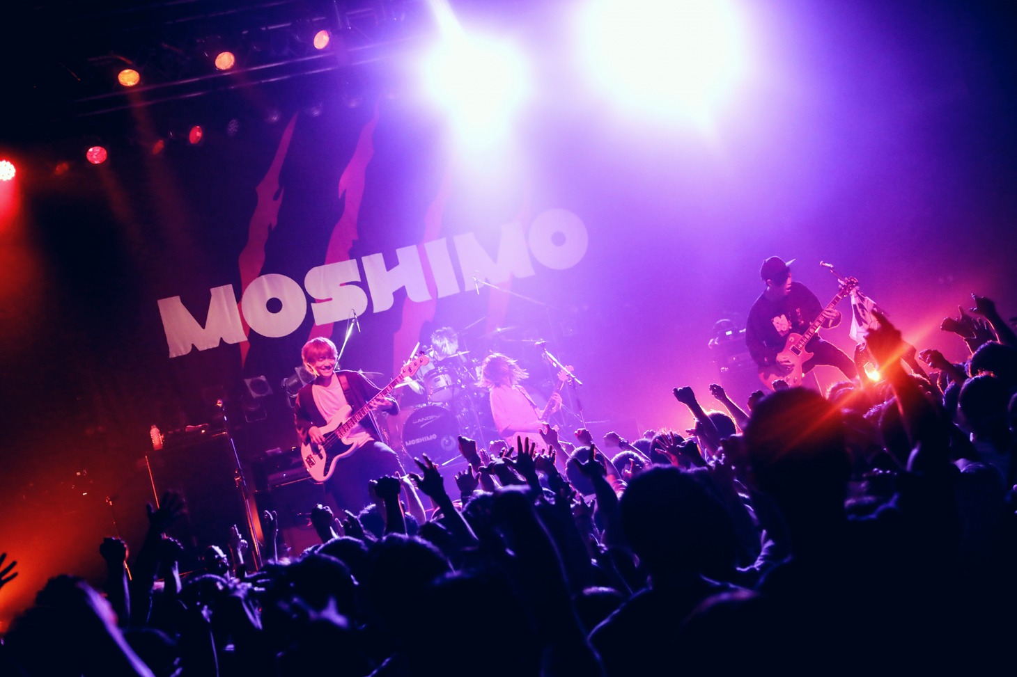 MOSHIMOワンマンツアー2018 春「圧倒的妄想ト現実ノ交差」最終公演の様子。（撮影：後藤壮太郎）