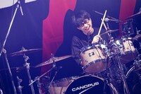 本多響平（Dr）（撮影：後藤壮太郎）