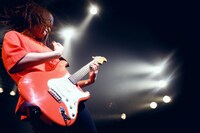 岩淵紗貴（Vo, G）（撮影：後藤壮太郎）