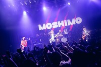 MOSHIMOワンマンツアー2018 春「圧倒的妄想ト現実ノ交差」最終公演の様子。（撮影：後藤壮太郎）