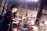 本多響平（Dr）（撮影：後藤壮太郎）