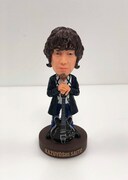 「歌うたい25 SINGLES BEST 2008～2017」初回限定盤Aに同梱されるバブルヘッド人形。