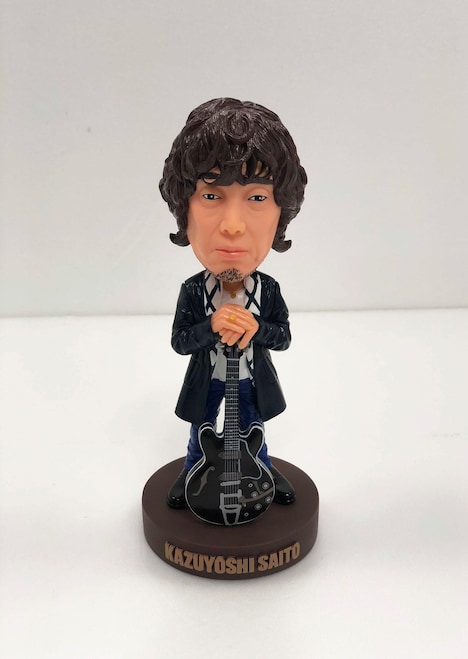 「歌うたい25 SINGLES BEST 2008～2017」初回限定盤Aに同梱されるバブルヘッド人形。