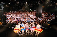 「ロッカジャポニカ Spring Tour 2018 ～Re:view ROCK A JAPONICA～」東京・渋谷CLUB QUATTRO公演で撮影された集合写真。（撮影：笹森健一）