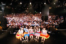 「ロッカジャポニカ Spring Tour 2018 ～Re:view ROCK A JAPONICA～」東京・渋谷CLUB QUATTRO公演で撮影された集合写真。（撮影：笹森健一）