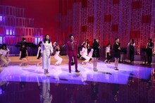 郷ひろみとE-girls。(c)フジテレビ