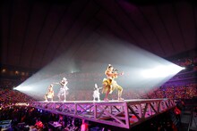 「ももいろクローバーZ 10th Anniversary The Diamond Four -in 桃響導夢-」5月22日公演の様子。（Photo by HAJIME KAMIIISAKA + Z）