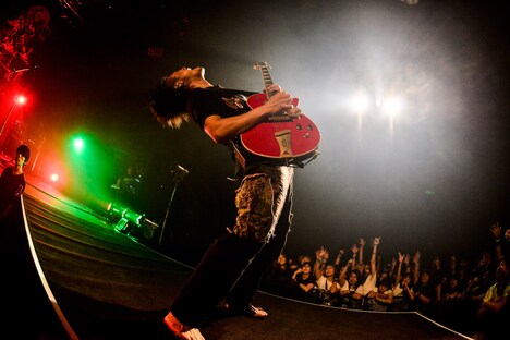 菅波栄純（G）（撮影：橋本塁［SOUND SHOOTER］）