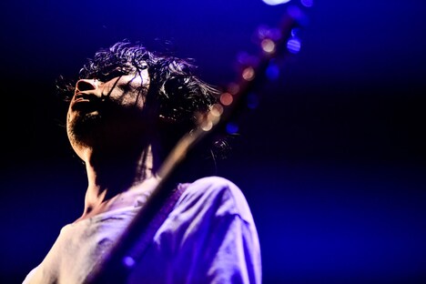 岡峰光舟（B）（撮影：橋本塁［SOUND SHOOTER］）