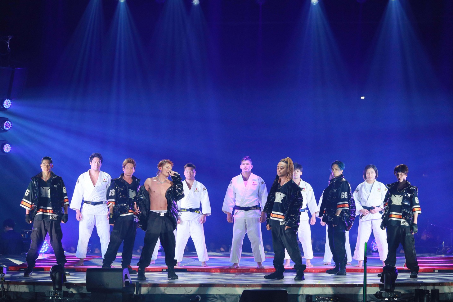 EXILE THE SECOND「EXILE THE SECOND LIVE TOUR 2017-2018 "ROUTE 6・6" THE FINAL」初日公演の様子。