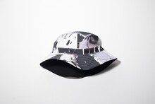 LITEとCA4LAのコラボハット。