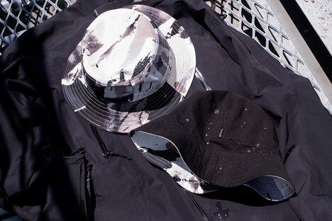 LITEとCA4LAのコラボハット。