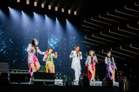 ももいろクローバーZと松崎しげる。（Photo by HAJIME KAMIIISAKA + Z）