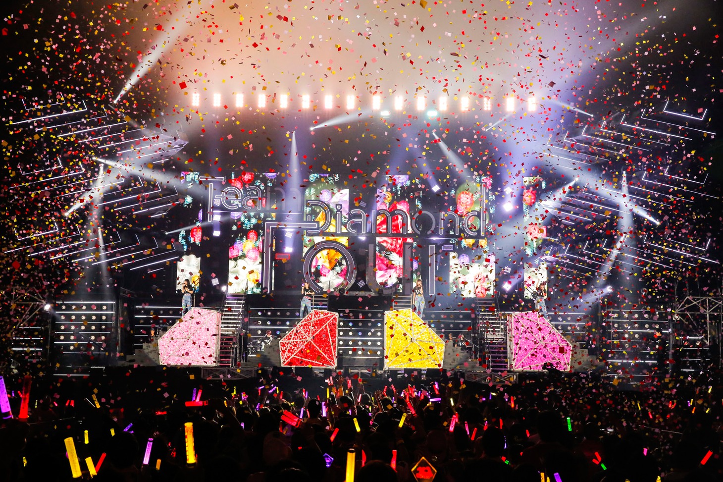 ももいろクローバーZ（Photo by HAJIME KAMIIISAKA + Z）