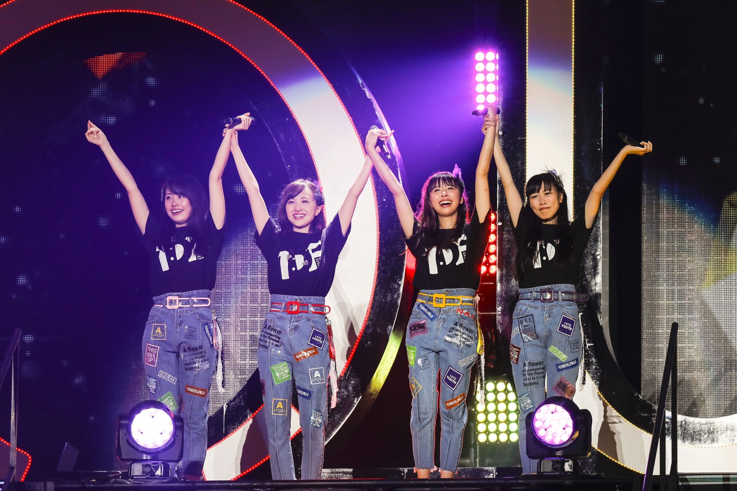 ももいろクローバーZ（Photo by HAJIME KAMIIISAKA + Z）