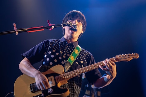藤森元生(Vo, G)(Photo by Taku Fujii)