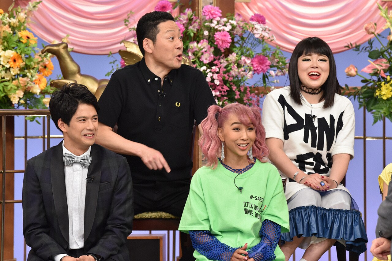 左から森崎ウィン（PrizmaX）、東野幸治、青山テルマ、ブルゾンちえみ。 (c)日本テレビ
