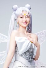 白石麻衣演じるクイーン・セレニティ。