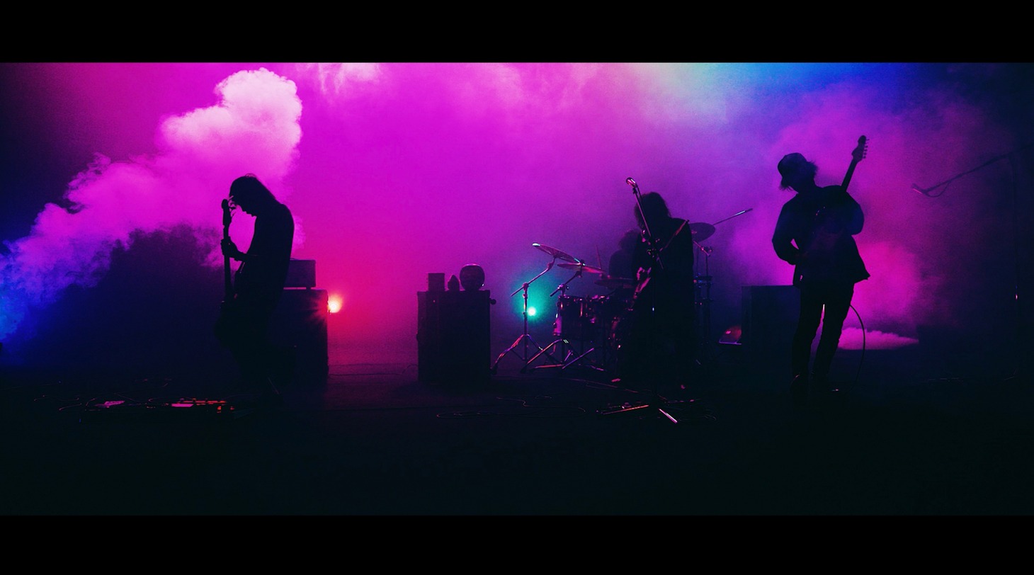 cinema staff「first song（at the terminal）」ミュージックビデオのワンシーン。