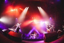 yonige presents「寝屋川総取」の様子。（撮影：小杉歩）