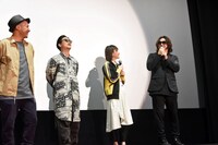 左から石川智徹監督、矢本悠馬、生駒里奈、I.N.A.。