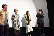 左から石川智徹監督、矢本悠馬、生駒里奈、I.N.A.。
