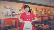 桜エビ~ず「エビ・バディ・ワナ・ビー」ミュージックビデオのワンシーン。