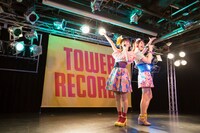 左から福原遥、戸松遥。（撮影：鳥居洋介）