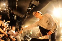Hiro（Vo）（Photo by MASANORI  FUJIKAWA）
