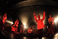 SHADOWS「SELL'EM ALL TOUR」東京・LIQUIDROOM公演の様子。（Photo by MASANORI  FUJIKAWA）