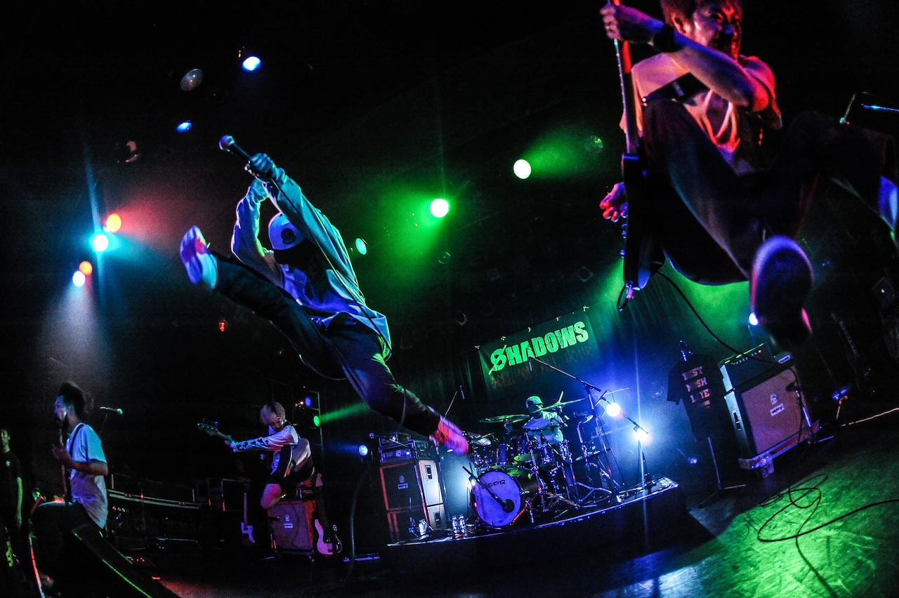 SHADOWS「SELL'EM ALL TOUR」東京・LIQUIDROOM公演の様子。（Photo by MASANORI  FUJIKAWA）