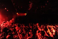 SHADOWS「SELL'EM ALL TOUR」東京・LIQUIDROOM公演の様子。（Photo by MASANORI  FUJIKAWA）