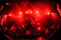 SHADOWS「SELL'EM ALL TOUR」東京・LIQUIDROOM公演の様子。（Photo by MASANORI  FUJIKAWA）