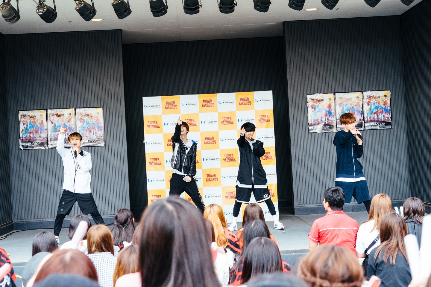 本日行われたEBiSSH「GO!!!」リリースイベントの様子。（写真提供：スターダストプロモーション）