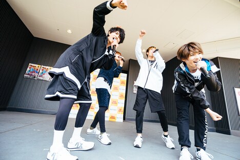 本日行われたEBiSSH「GO!!!」リリースイベントの様子。（写真提供：スターダストプロモーション）