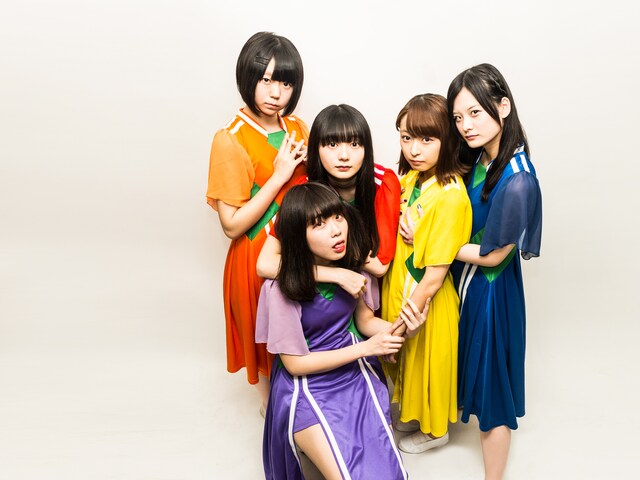 MIGMA SHELTER。左端がポポポーポ・ポーポポJr.、右から2番目がコテジュン、右端がアマリ。