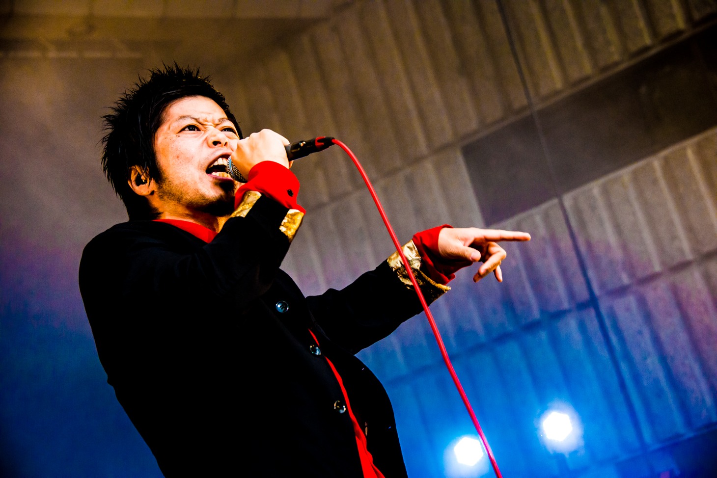 上中丈弥（Vo）（撮影：浜野カズシ）